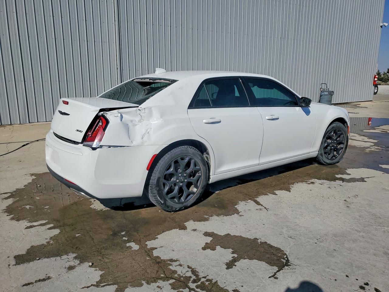 2021 Chrysler 300 Touring - Фото 3