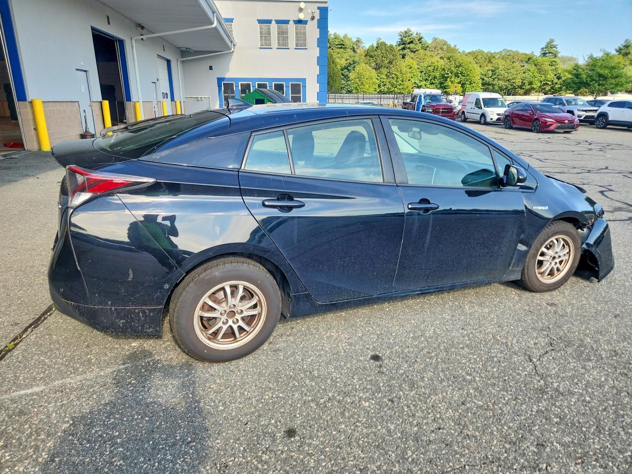 2017 Toyota Prius Three - Фото 3