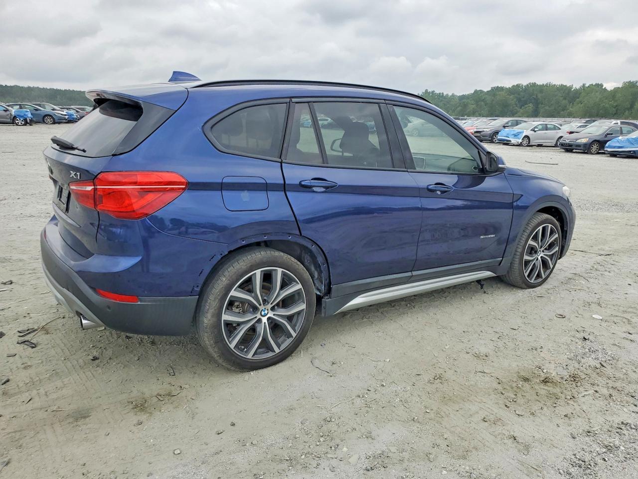 2017 BMW X1 Sdrive28I - Фото 3