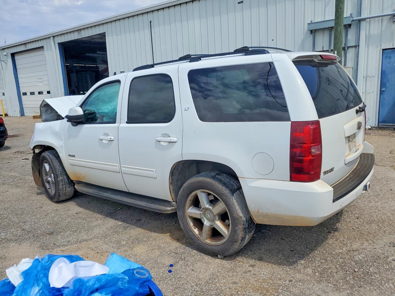 2011 Chevrolet Tahoe C1500 Lt - Image 2