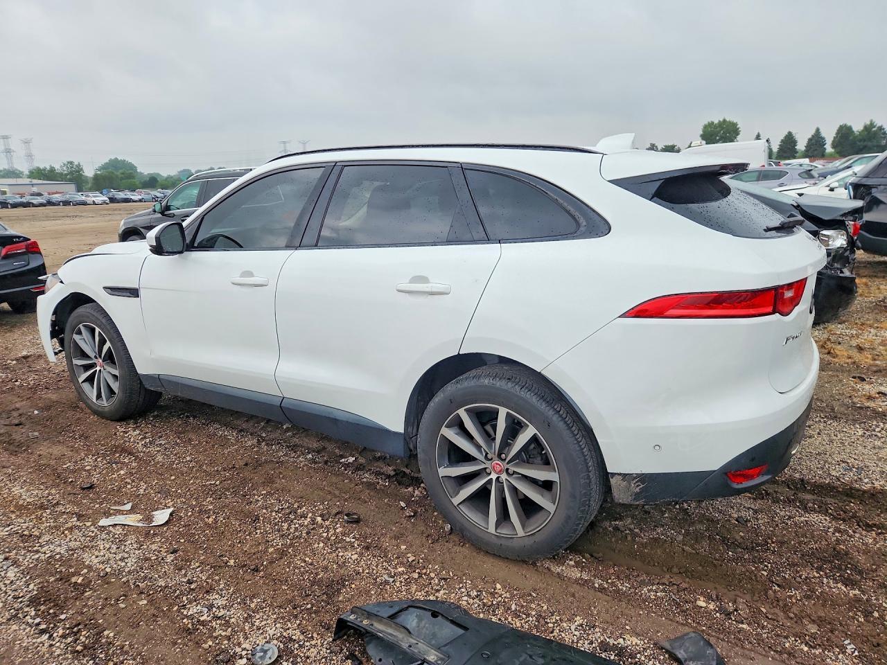 2018 Jaguar F-Pace Prestige - Image 2