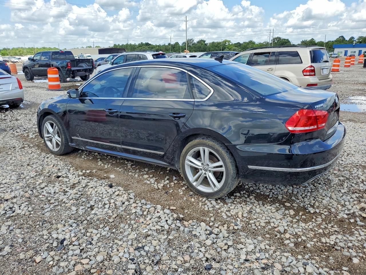 2013 Volkswagen Passat Se - Фото 2
