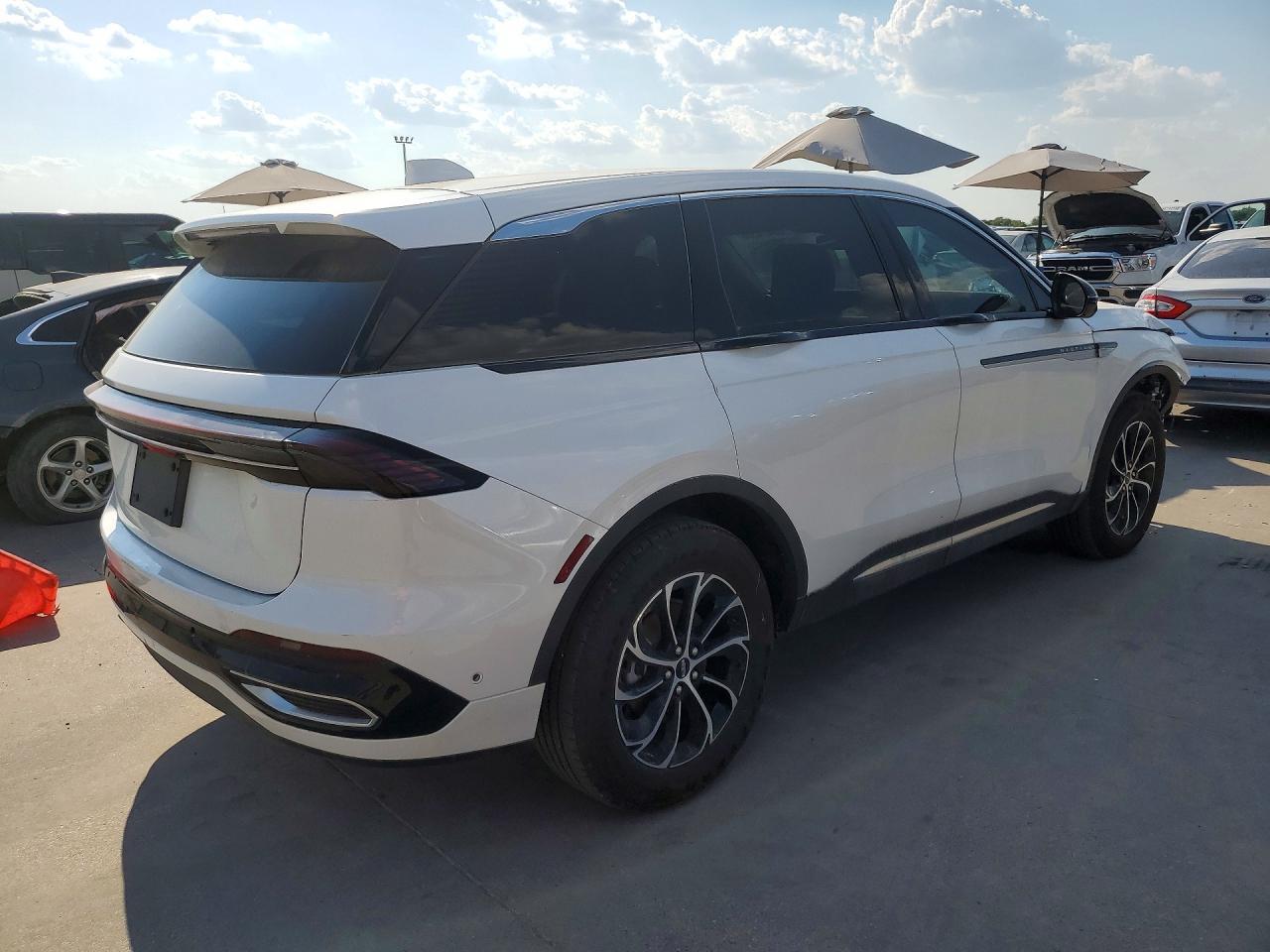 2025 Lincoln Nautilus Premiere - Image 3