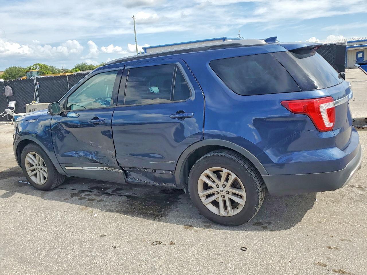 2017 Ford Explorer Xlt - Фото 2
