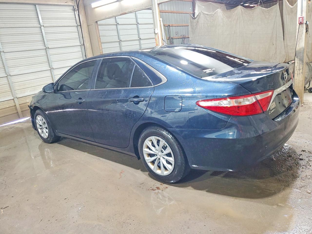 2015 Toyota Camry Le - Фото 2