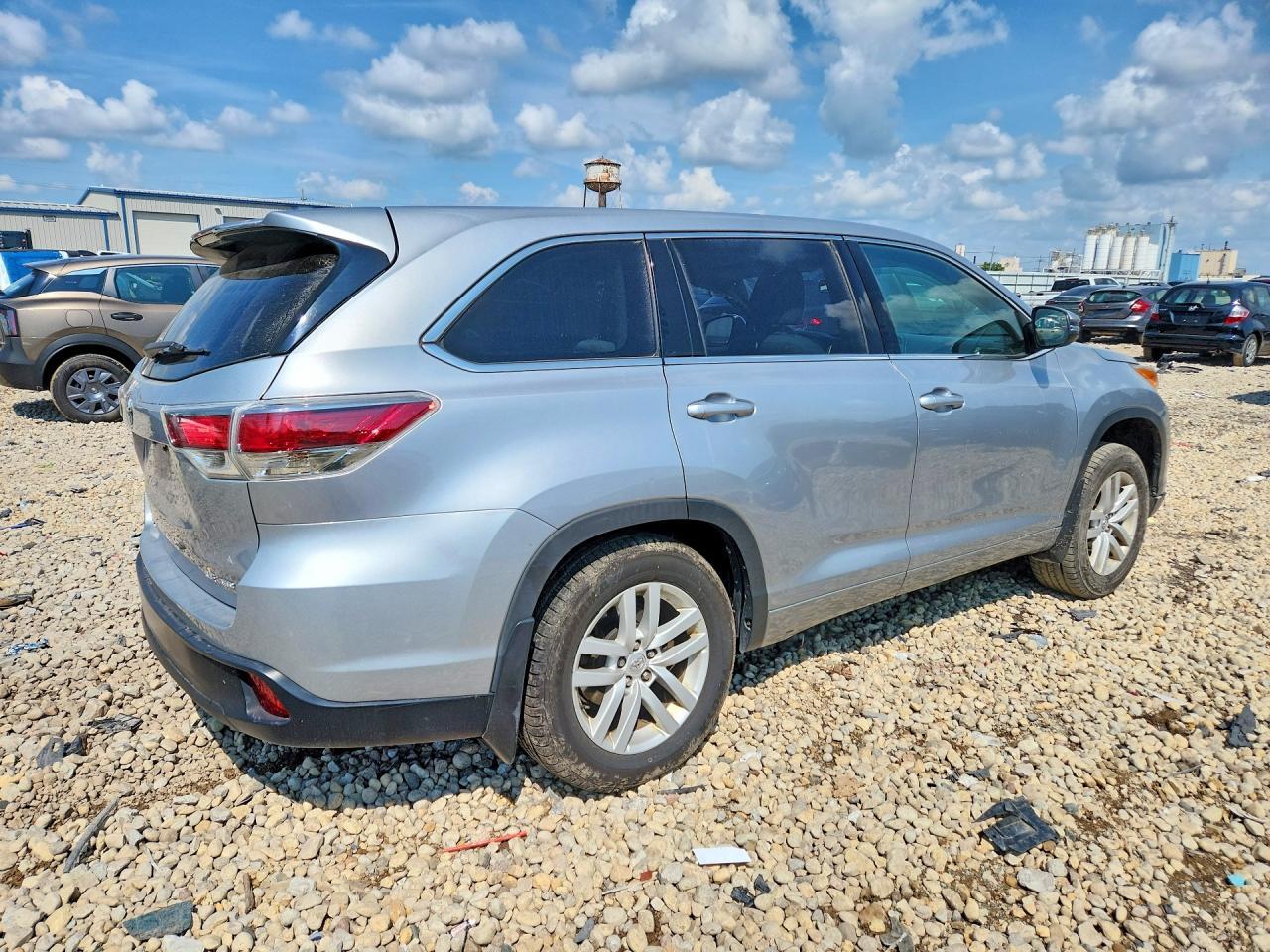2015 Toyota Highlander Le - Фото 3