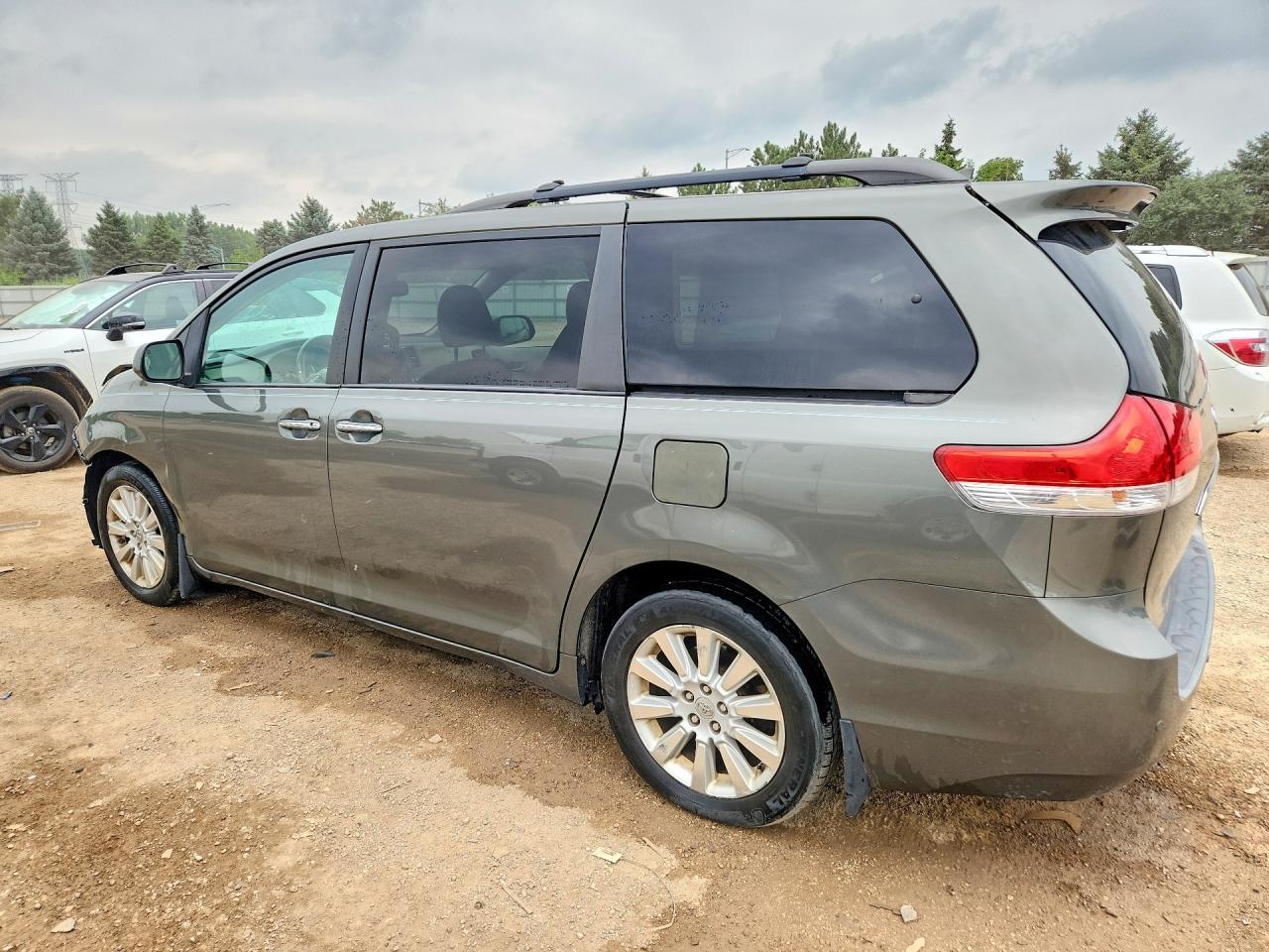 2012 Toyota Sienna Limited 7-Passenger - Фото 2