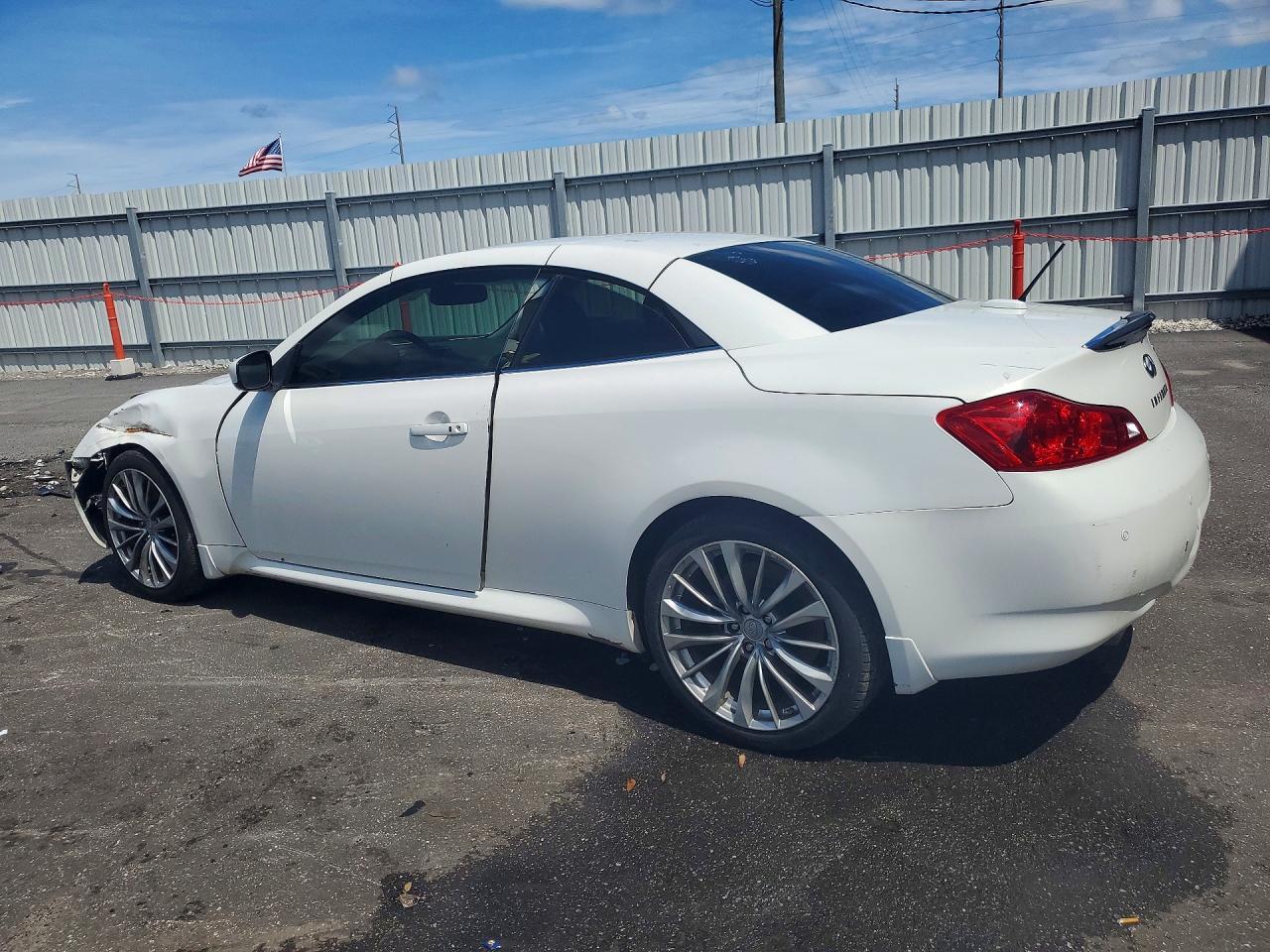 2012 Infiniti G37 Convertible Base - Фото 2