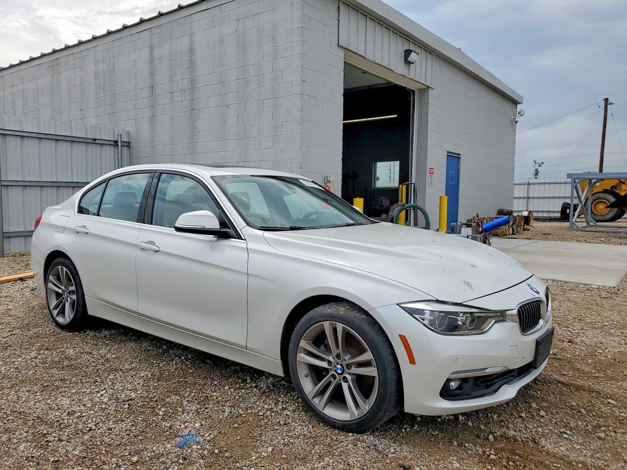 2017 BMW 330 Xi - Image 4