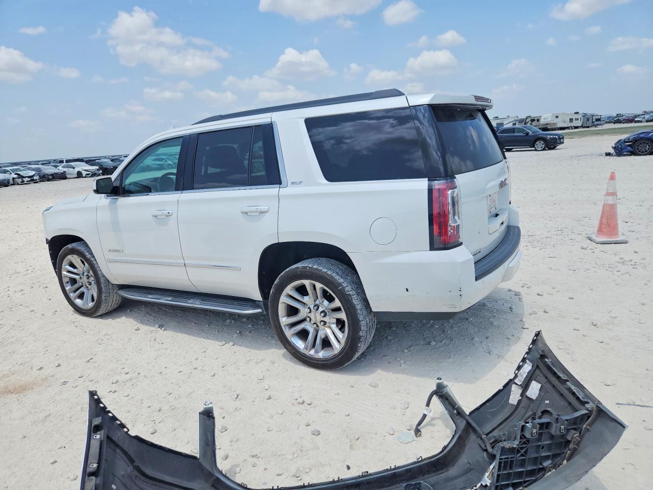 2018 GMC Yukon Slt - Image 2