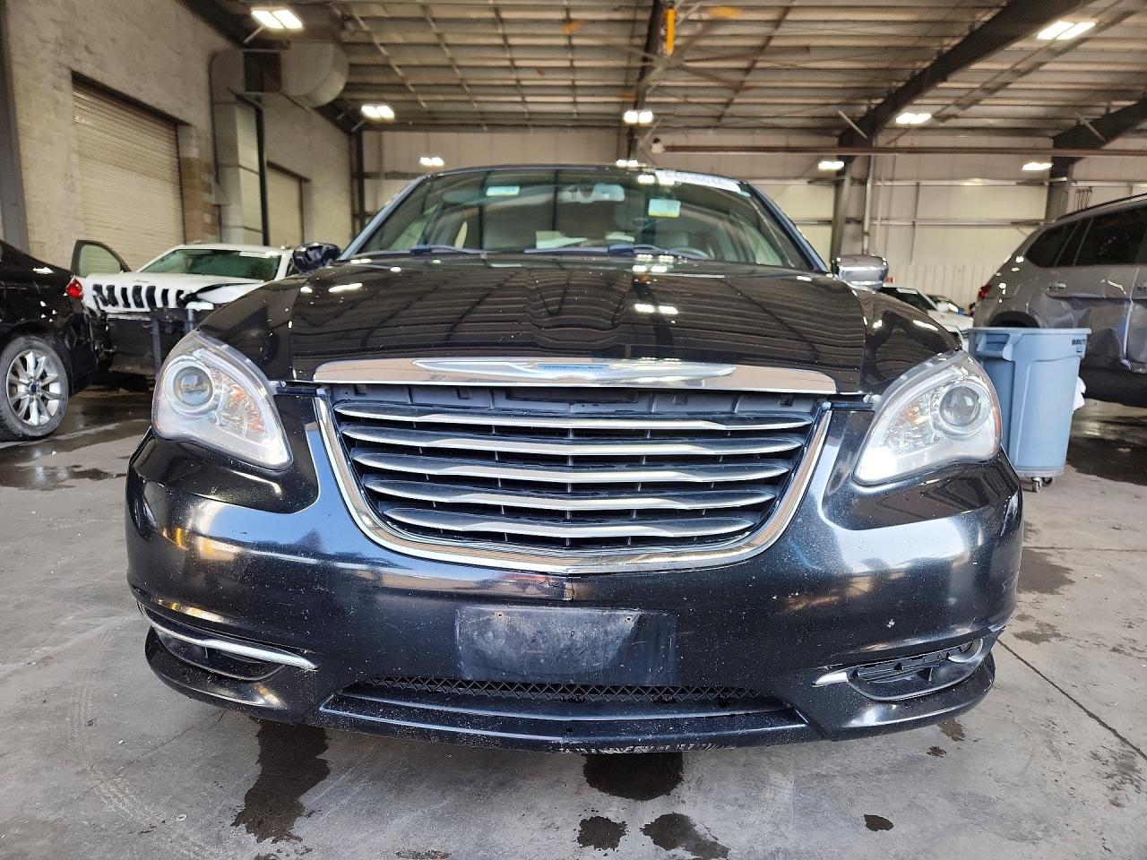 2014 Chrysler 200 Limited - Фото 5