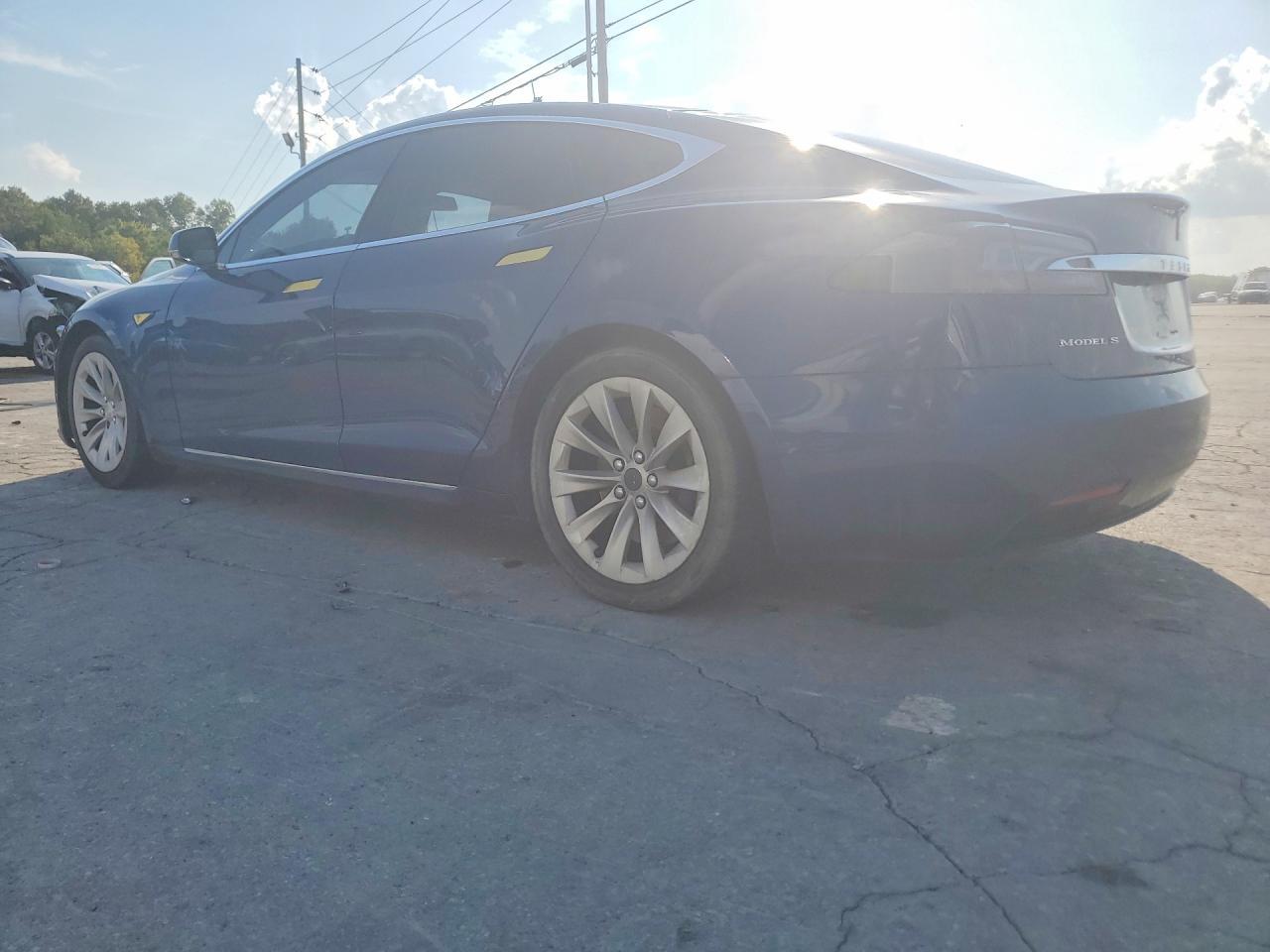 2016 Tesla Model S - Image 2