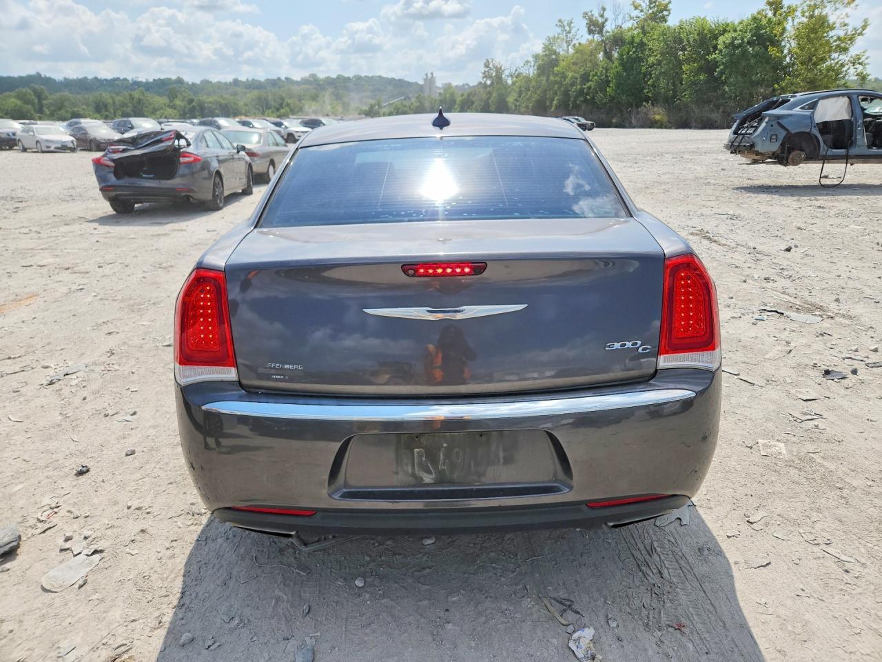 2016 Chrysler 300C - Фото 6
