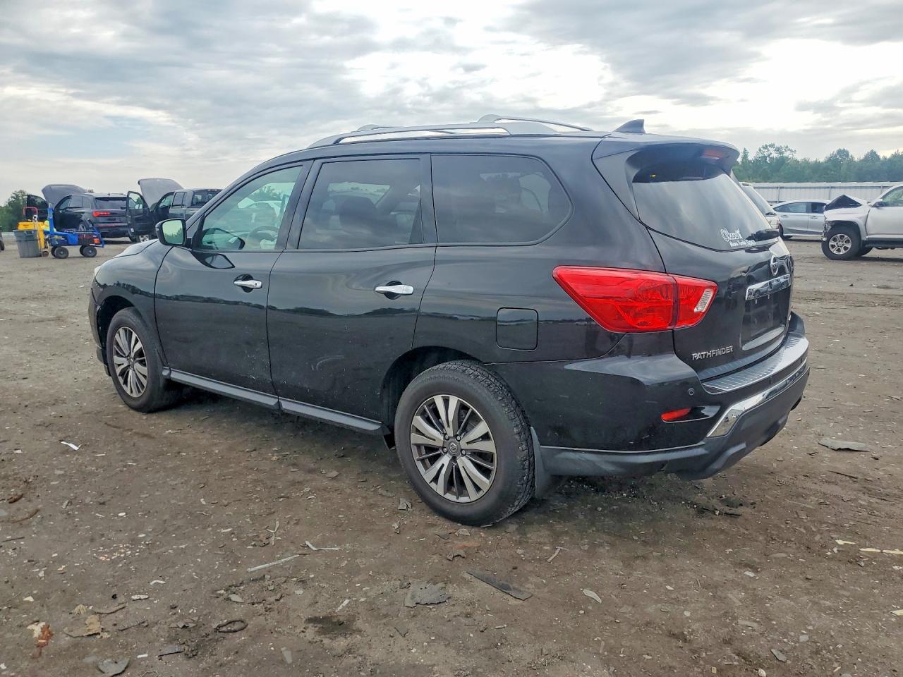 2020 Nissan Pathfinder S - Фото 2