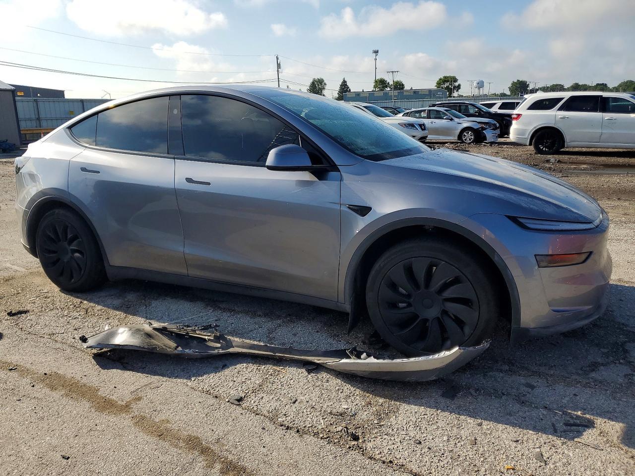 2026 Tesla Model Y - Фото 4