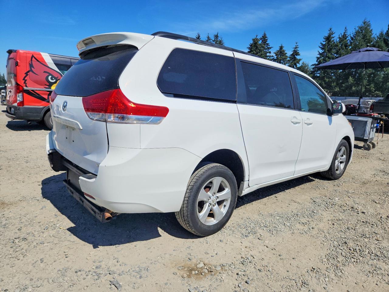 2011 Toyota Sienna Le - Image 3