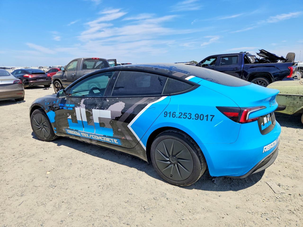 2026 Tesla Model 3 - Фото 2