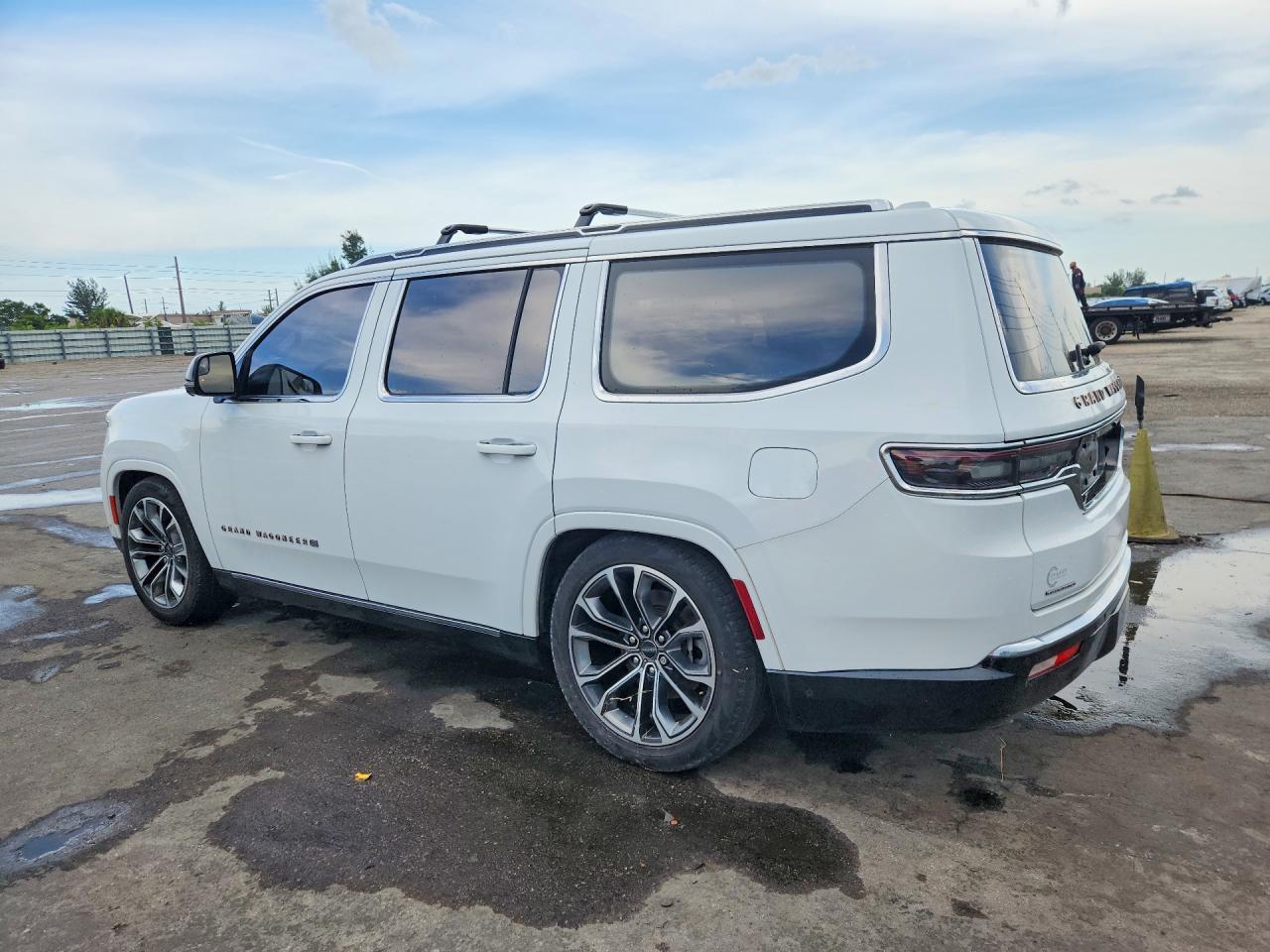 2023 Jeep Grand Wagoneer Series Iii - Image 2