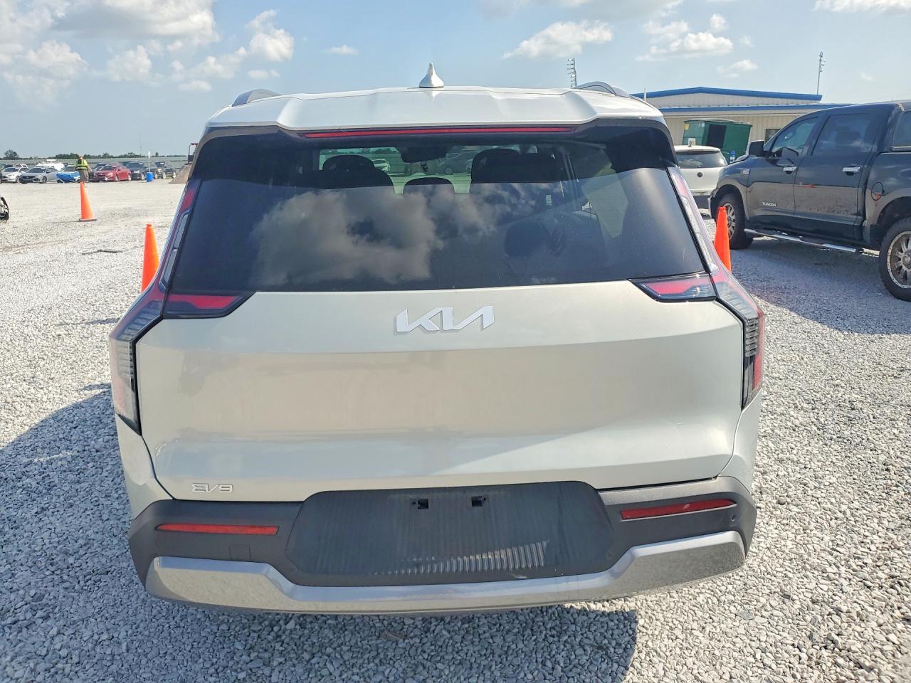 2024 Kia Ev9 Wind - Image 6