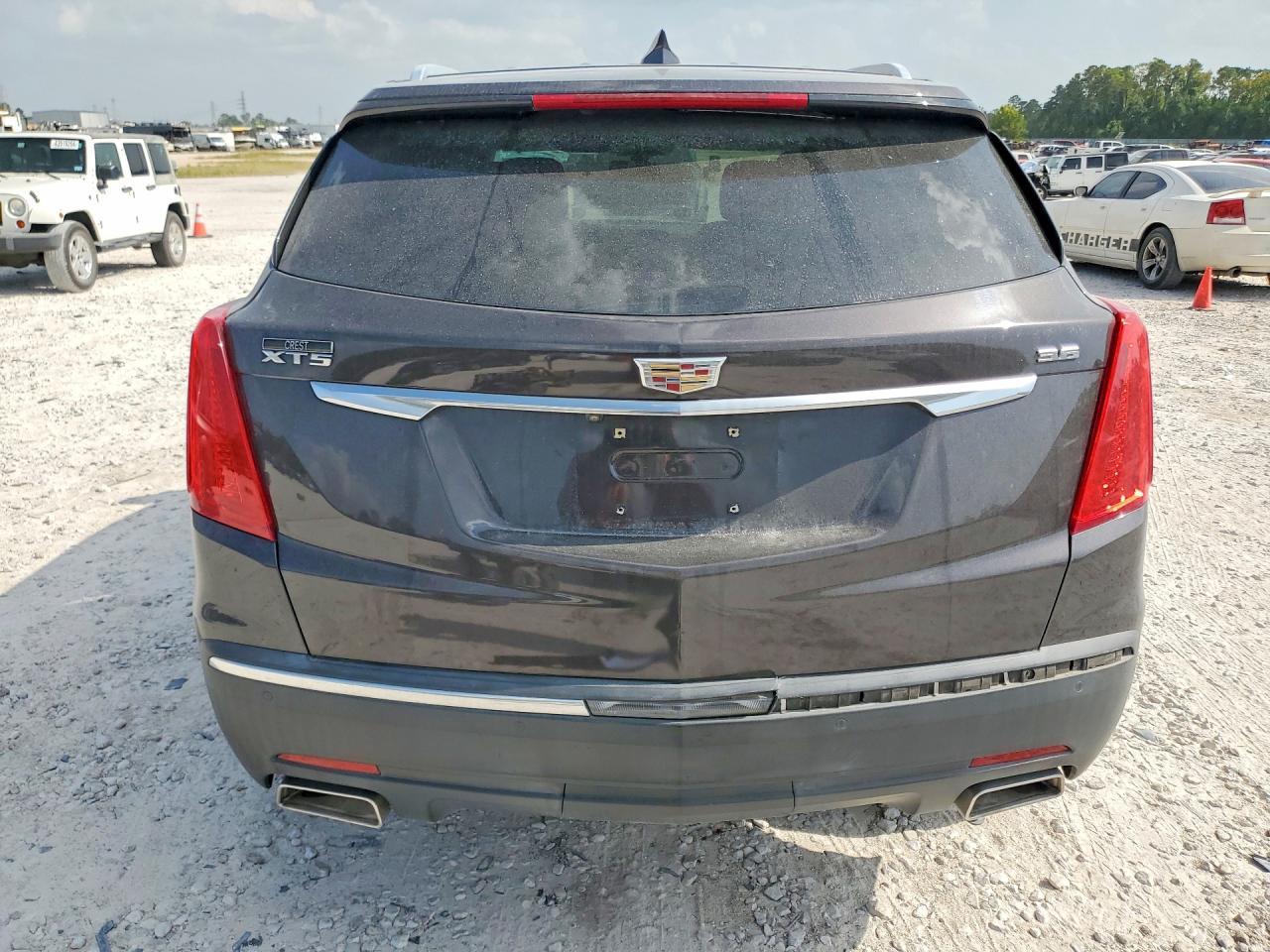 2017 Cadillac Xt5 Luxury - Image 6