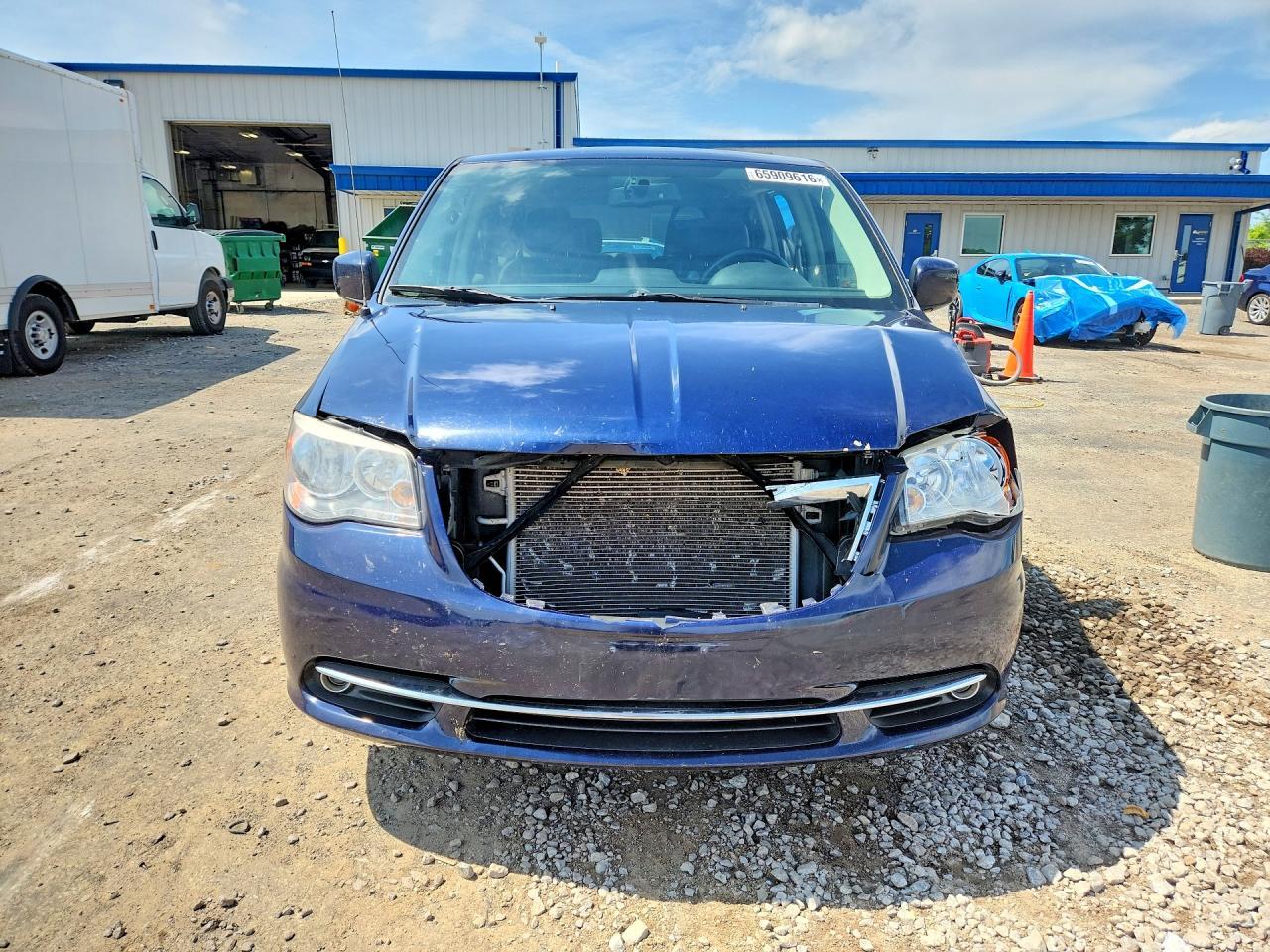 2014 Chrysler Town & Country Touring - Фото 5