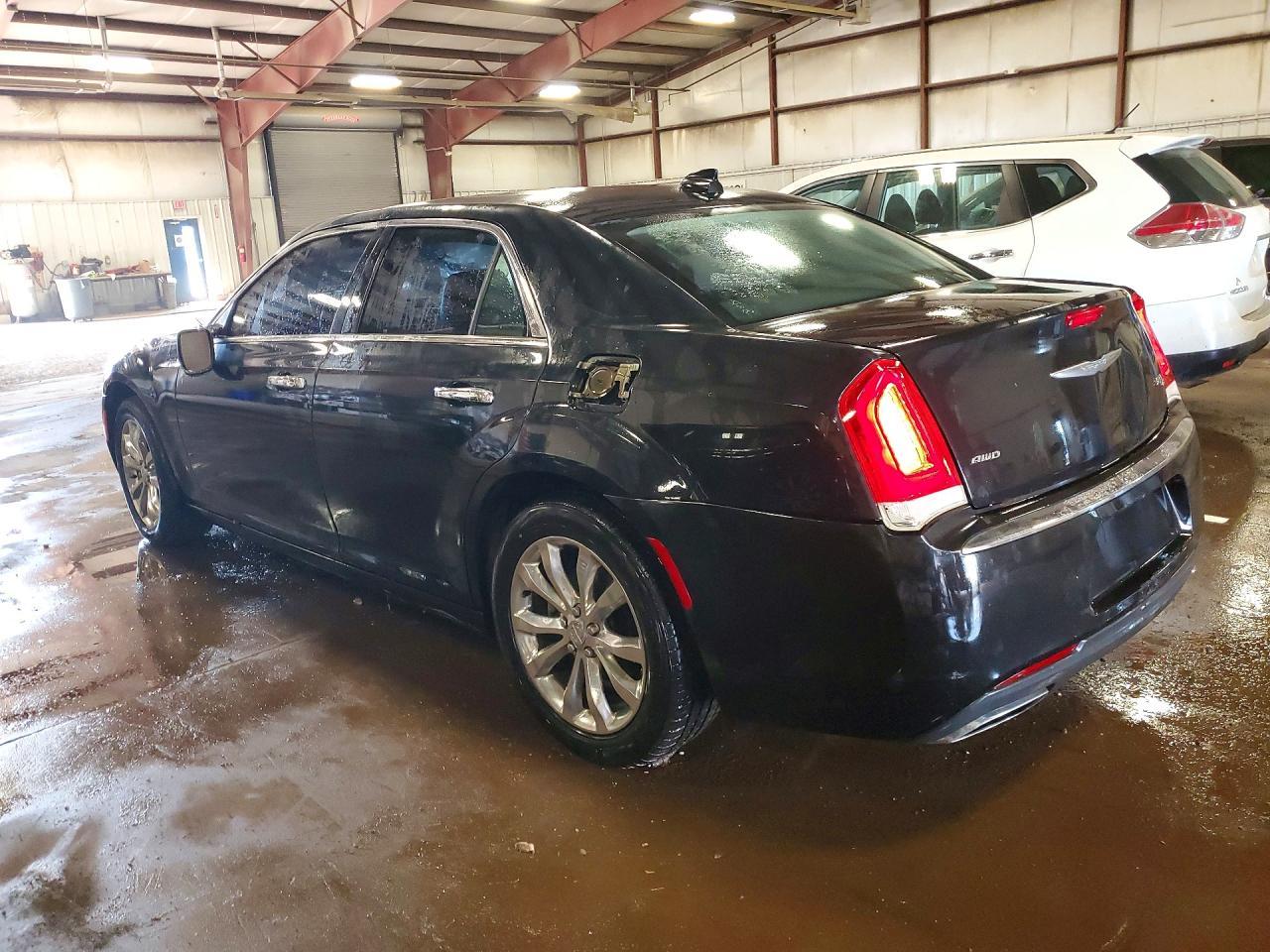 2015 Chrysler 300C - Фото 2