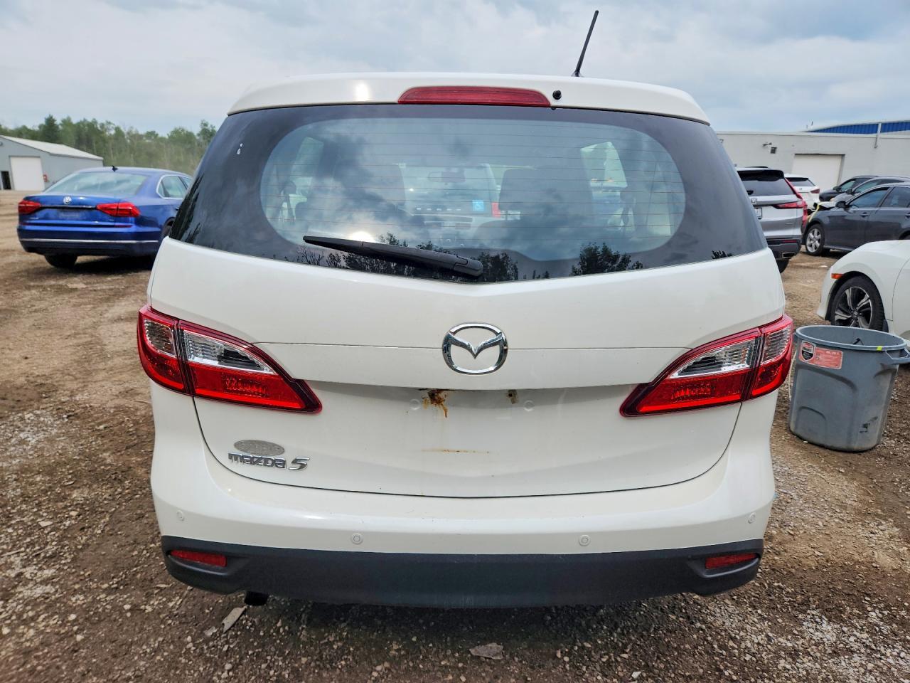 2017 Mazda 5 Touring - Image 6