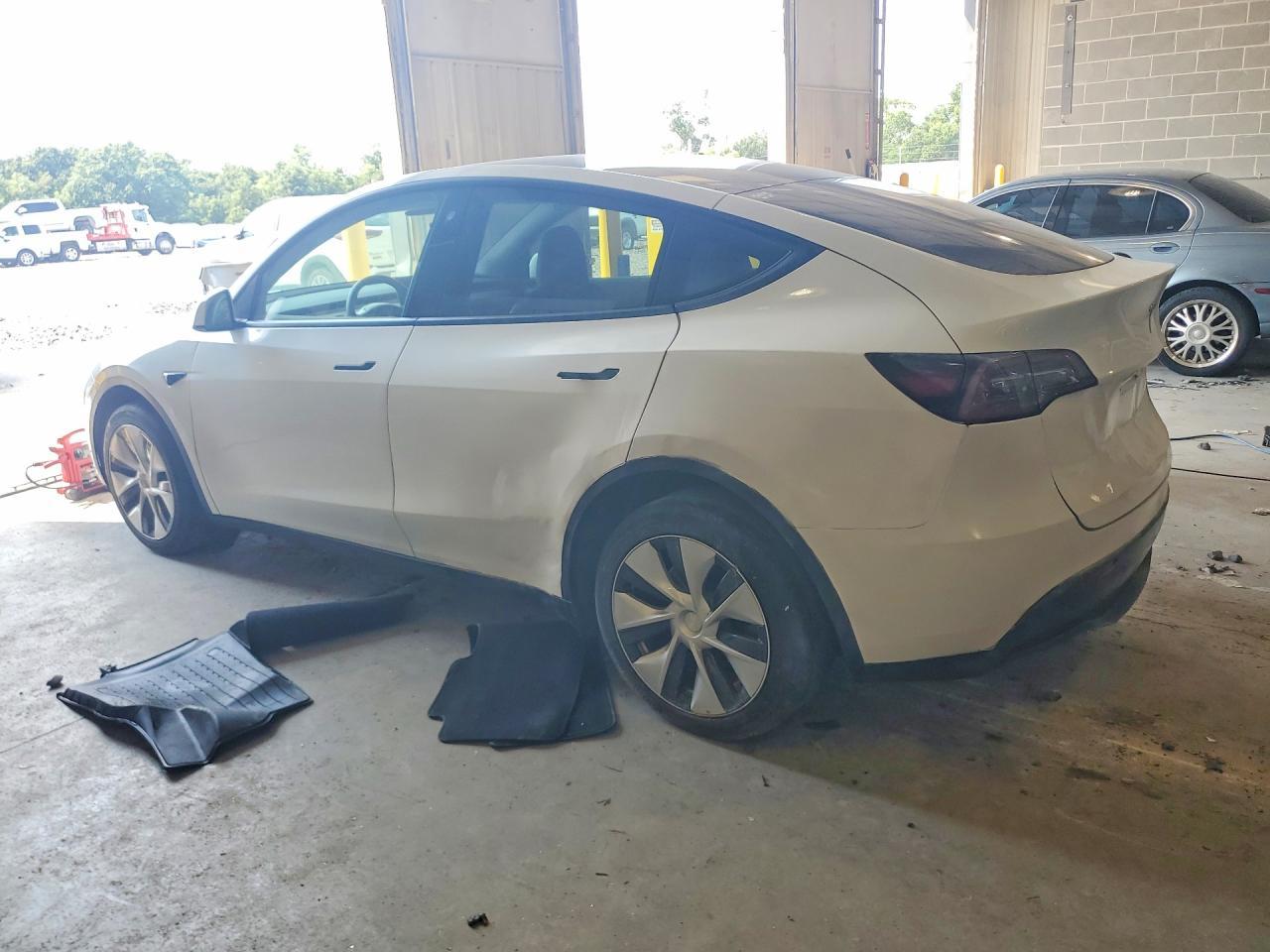 2023 Tesla Model Y - Image 2