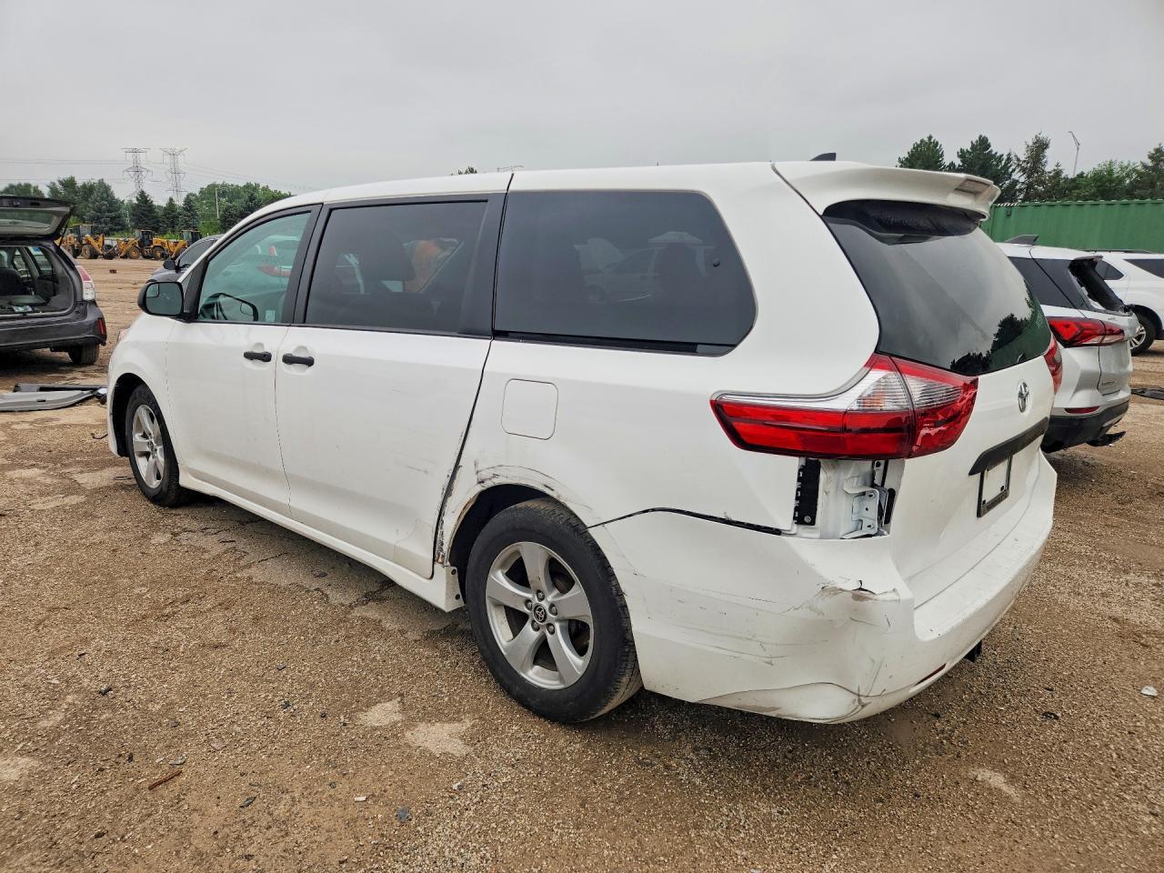 2020 Toyota Sienna L - Фото 2
