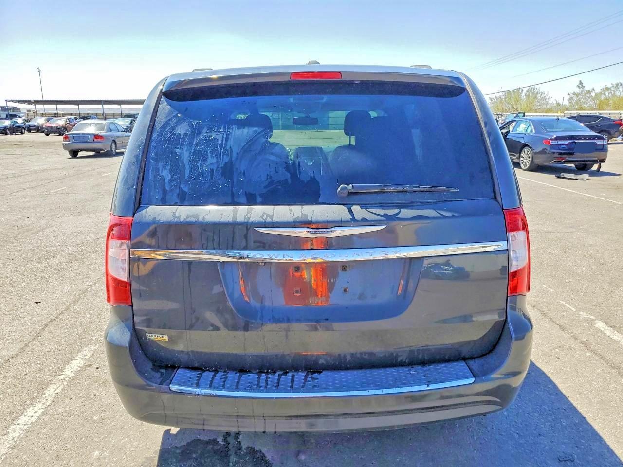 2012 Chrysler Town & Country Touring - Фото 6