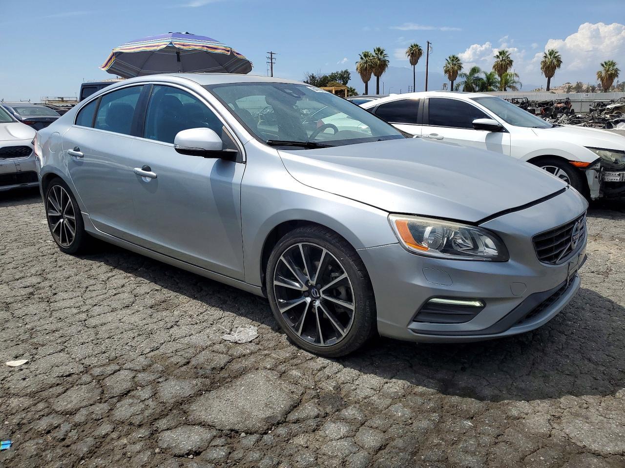 2017 Volvo S60 - Image 4