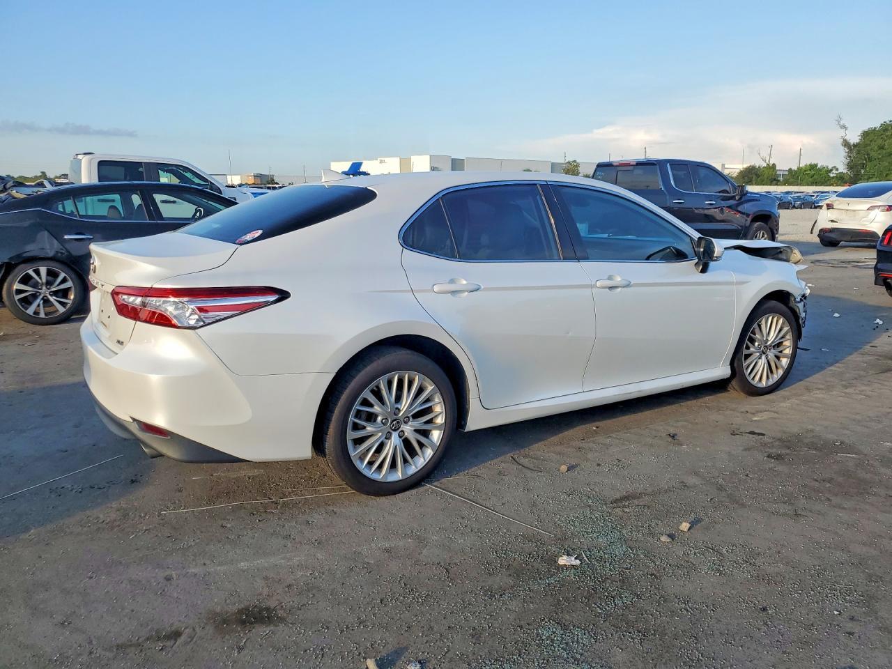 2019 Toyota Camry Xle - Image 3