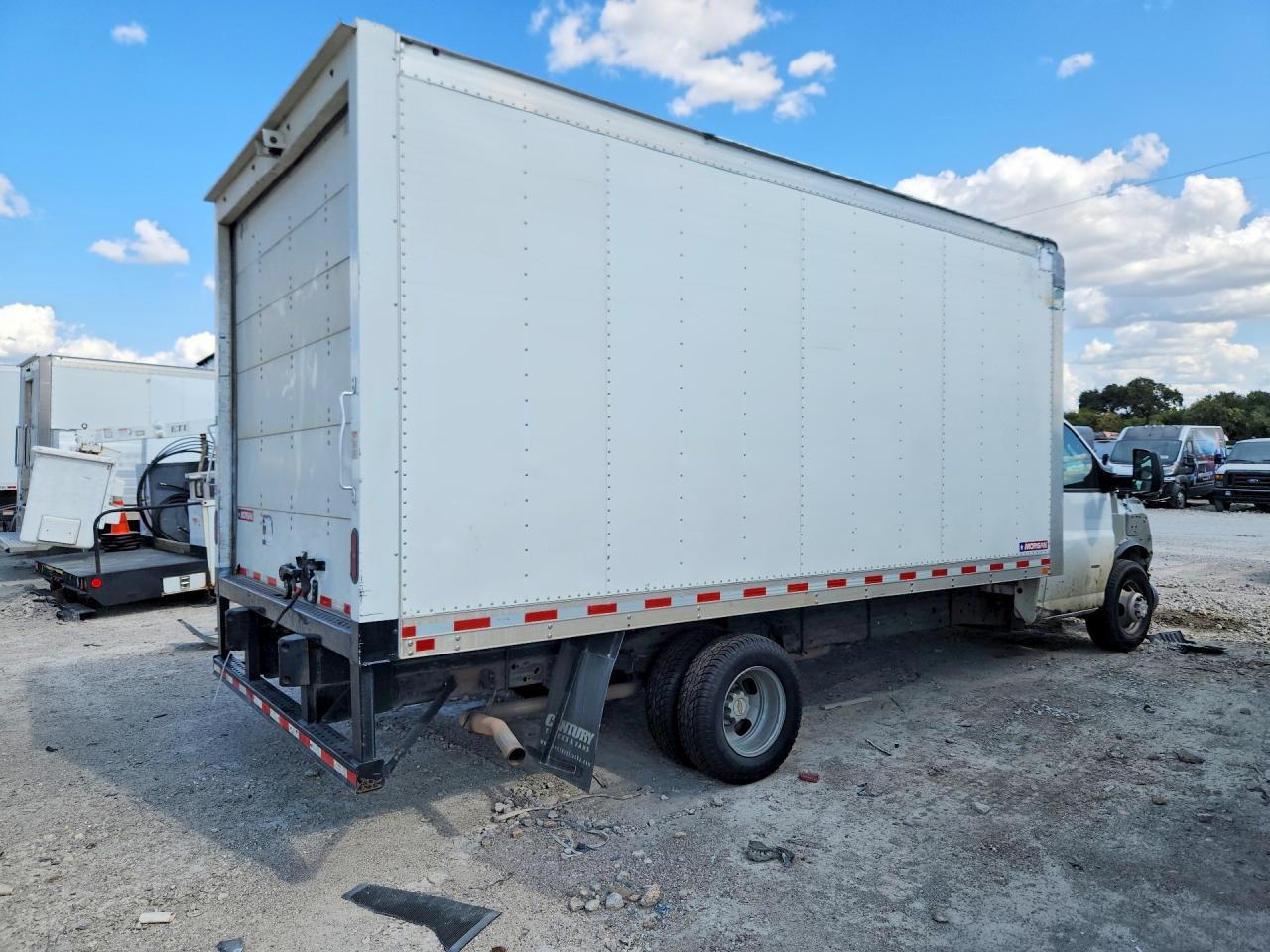 2021 Chevrolet Express G3 - Box Truck - Фото 3
