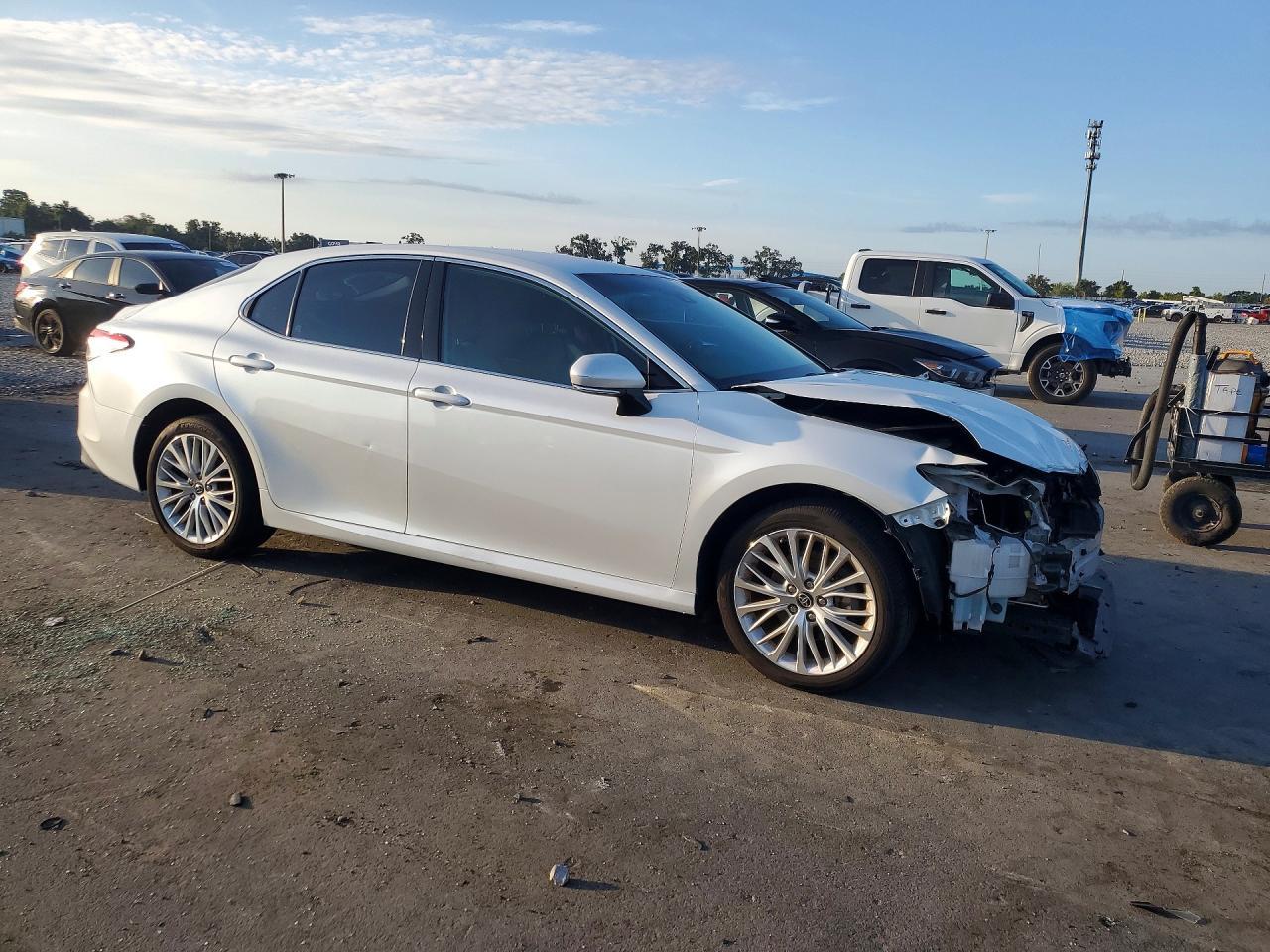 2019 Toyota Camry Xle - Image 4