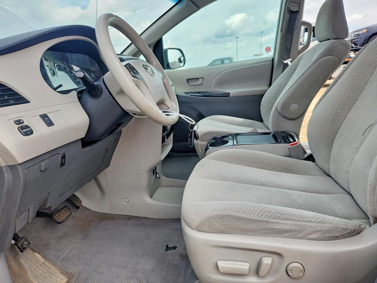 2011 Toyota Sienna Le - Фото 7