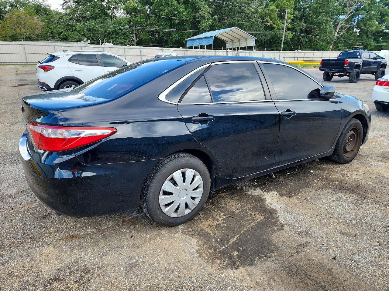 2015 Toyota Camry Le - Фото 3