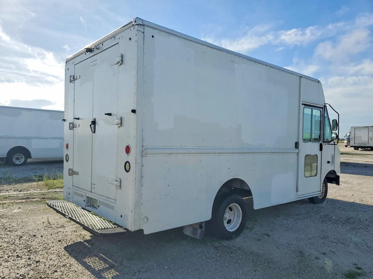 2012 Ford E350 Delivery Truck - Image 3