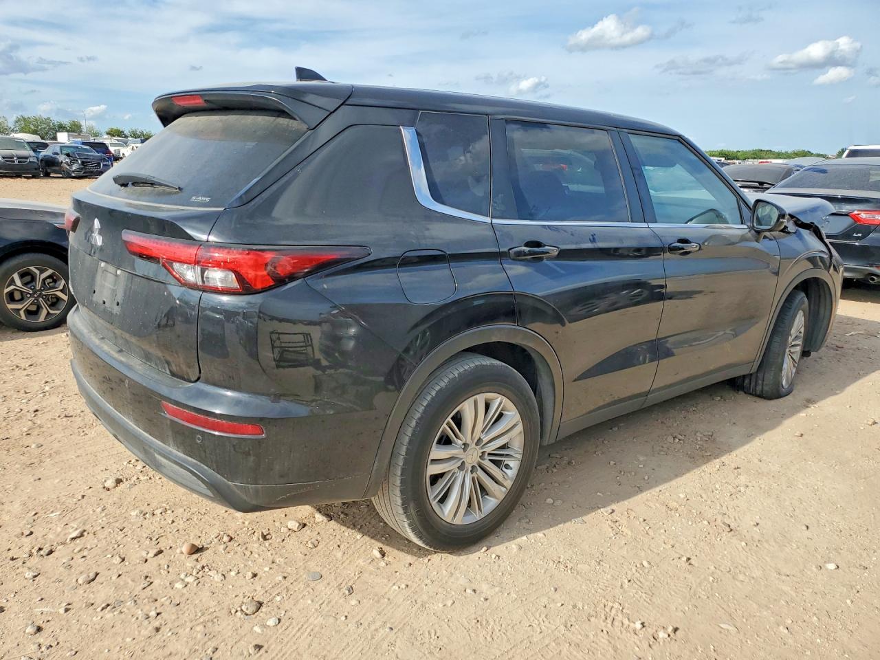 2024 Mitsubishi Outlander Es - Фото 3