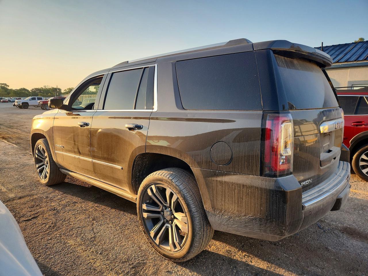 2019 GMC Yukon Denali - Image 2