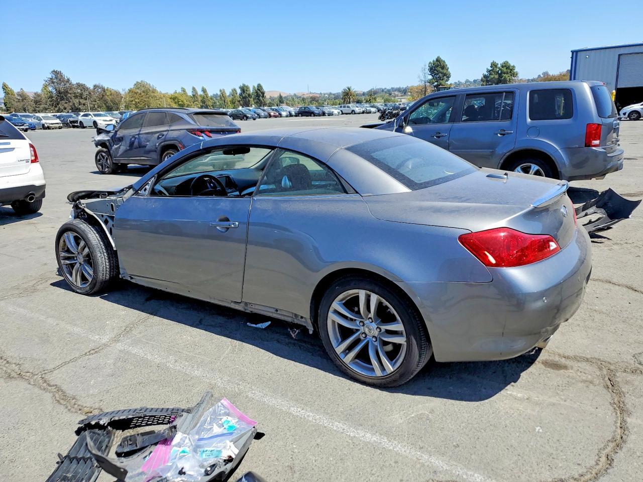 2010 Infiniti G37 Convertible Base - Image 2