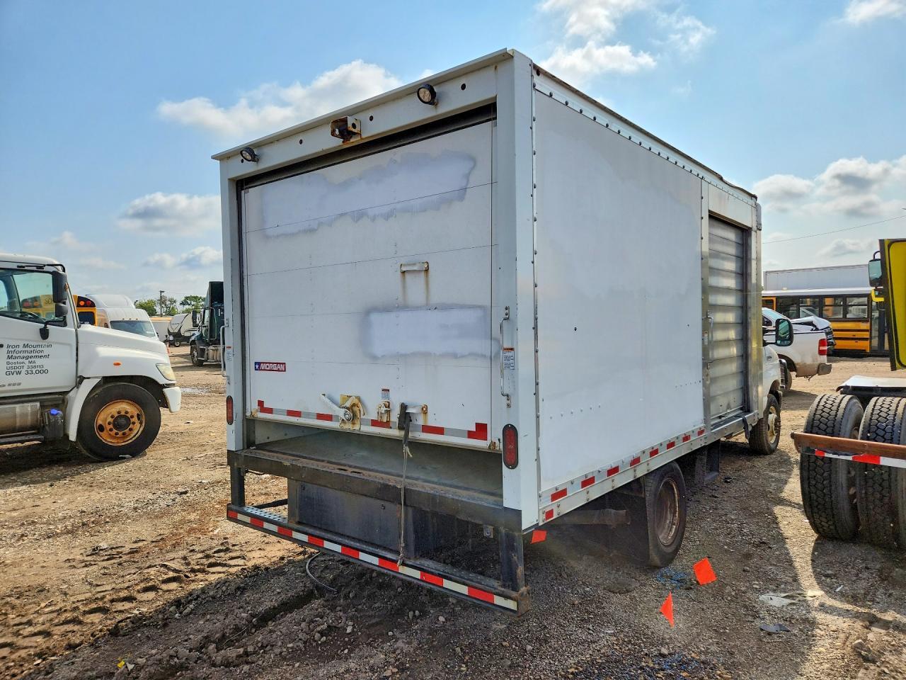 2021 Ford E350 Box Truck - Фото 3