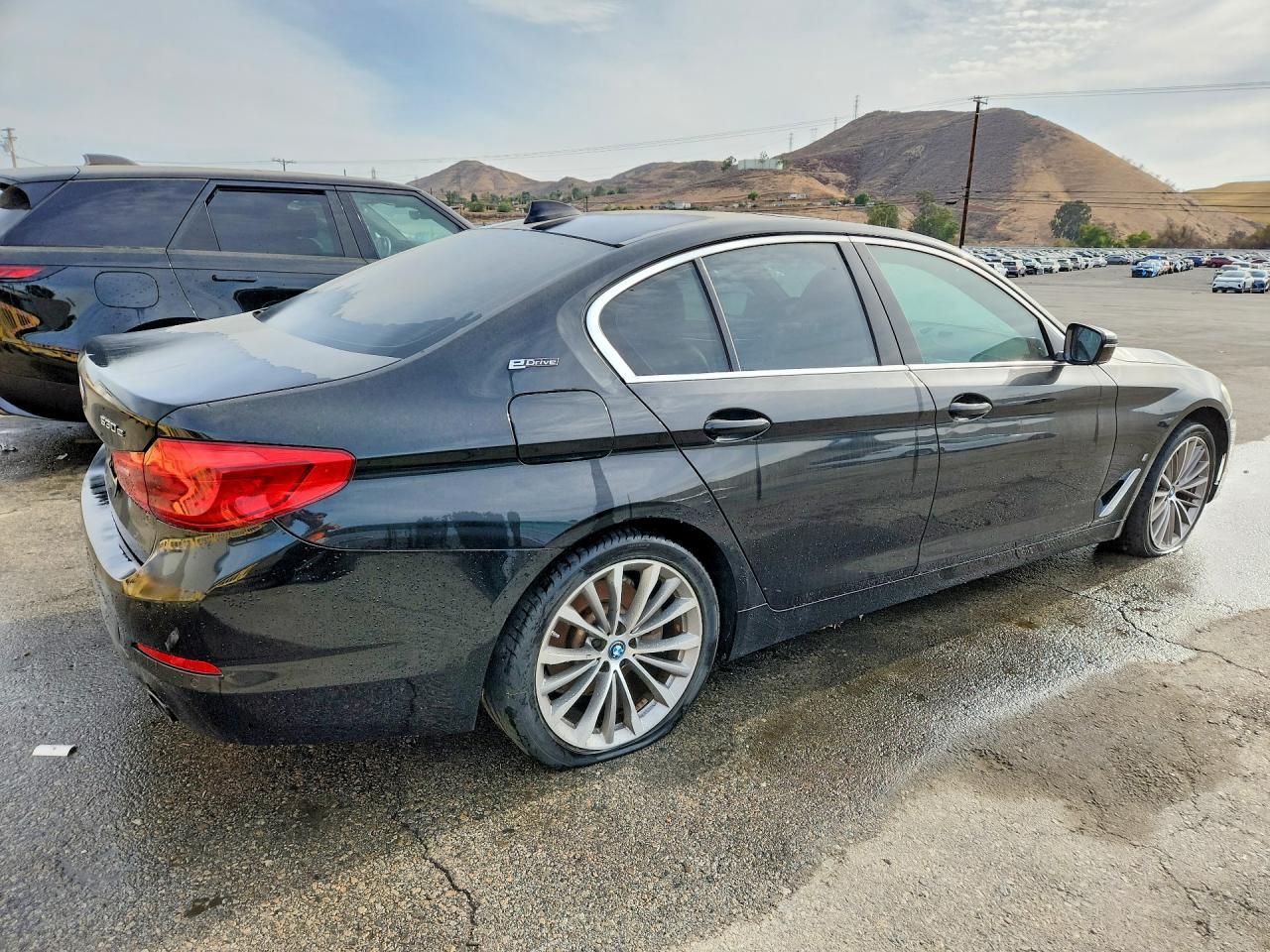 2019 BMW 530E - Фото 3