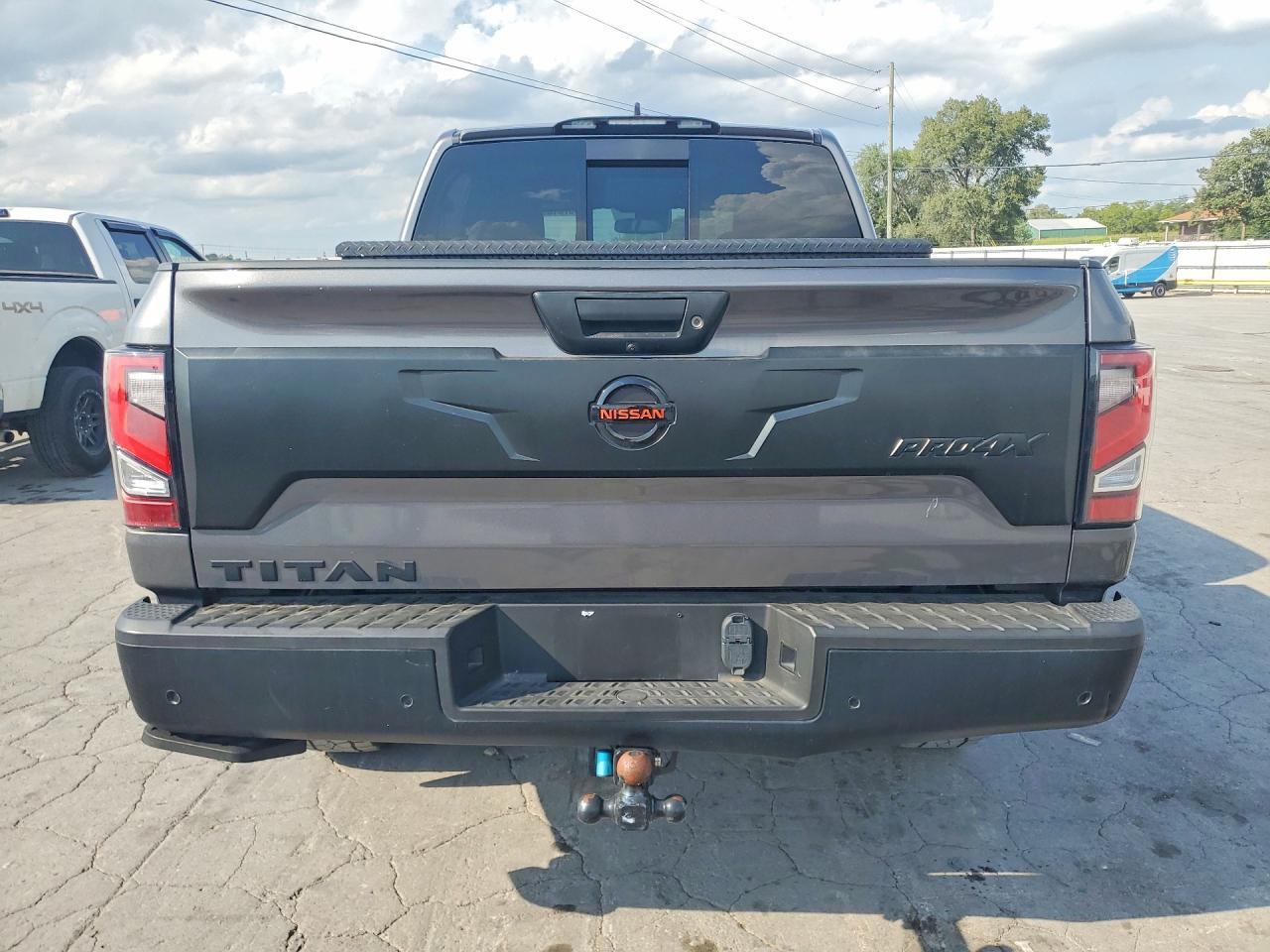 2022 Nissan Titan Pro-4X - Фото 6