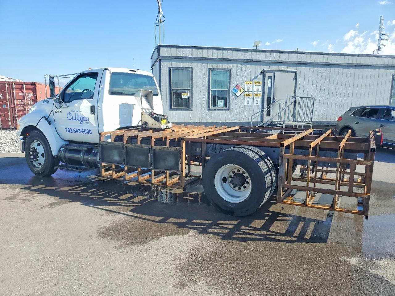 2008 Ford F650 Super - Image 2