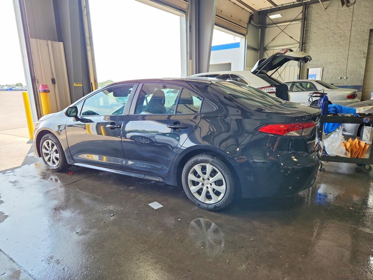 2021 Toyota Corolla Le - Фото 2