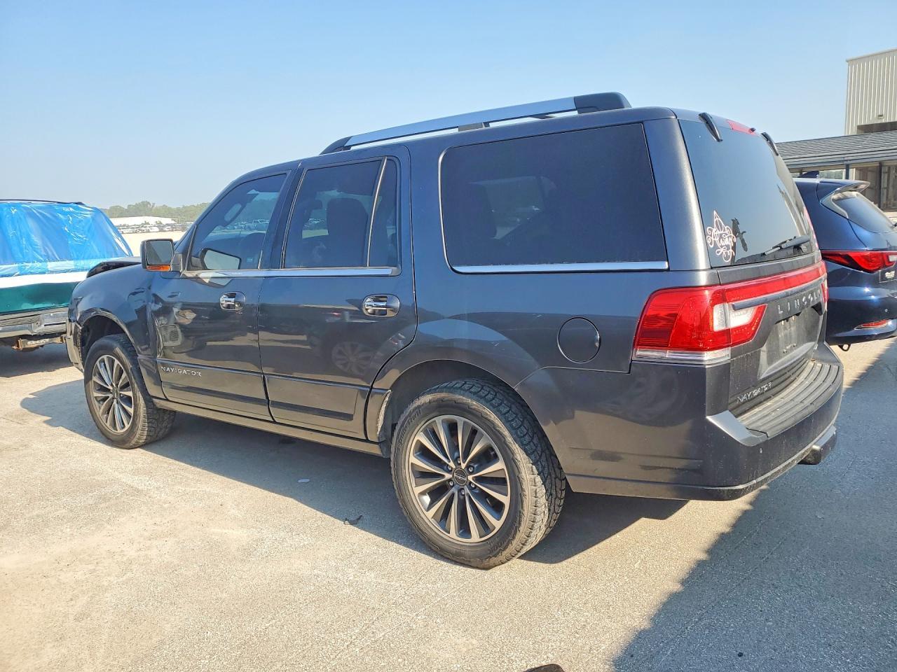2016 Lincoln Navigator Select - Image 2
