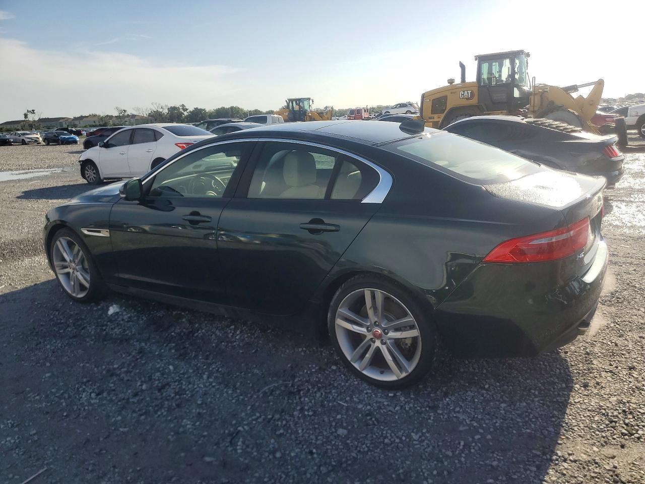 2017 Jaguar Xe Premium - Фото 2