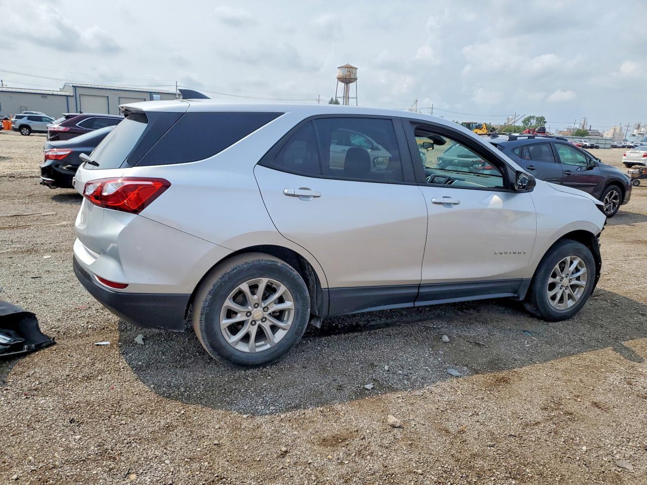 2020 Chevrolet Equinox Ls - Фото 3