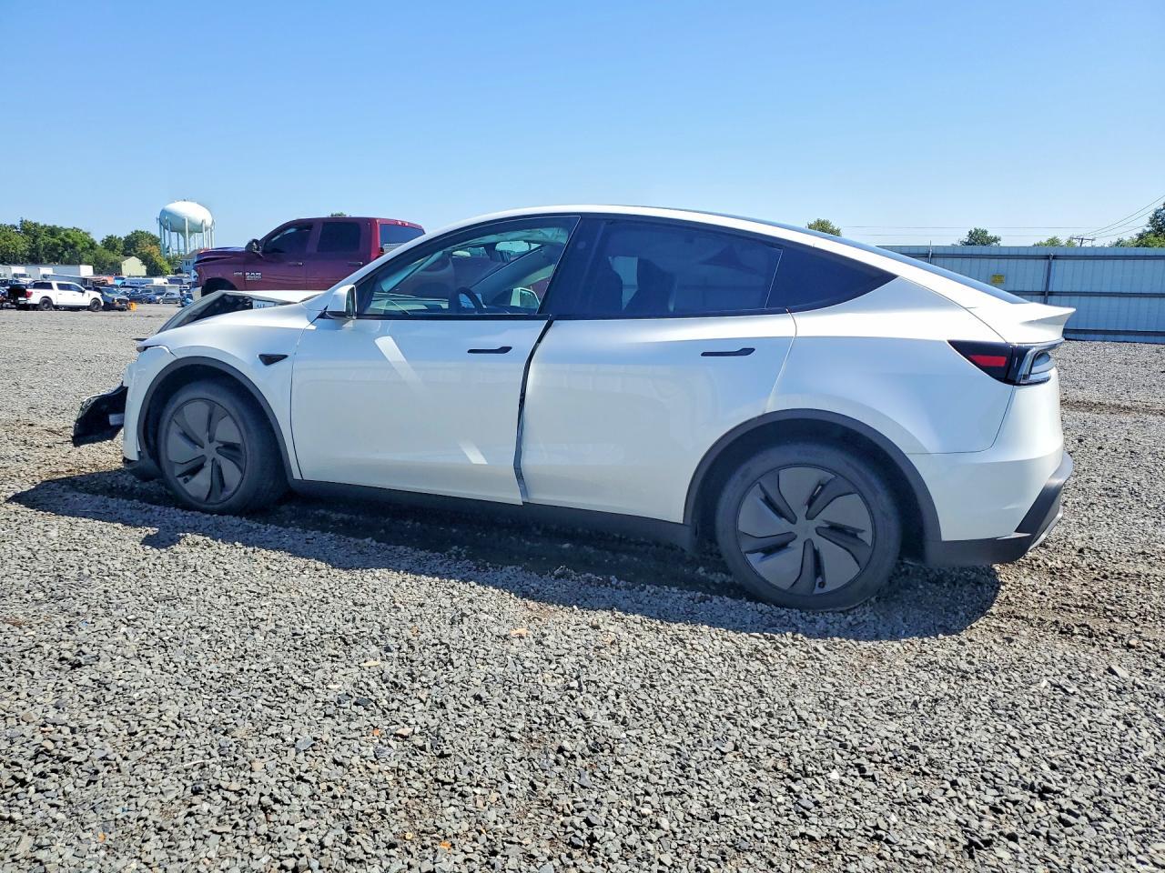 2026 Tesla Model Y - Image 2