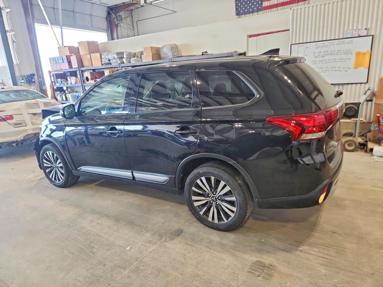 2020 Mitsubishi Outlander Se - Фото 2
